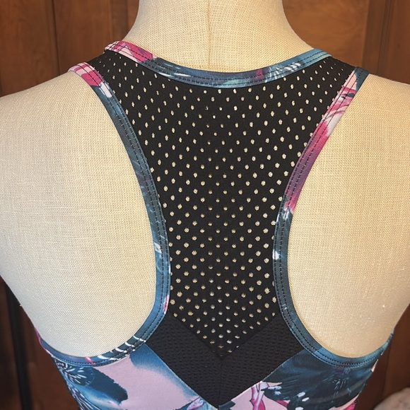 ✨Medium Fila Sport Activewear Athletic Racer Back Tank Top w/ Built-in Bra - Picture 4 of 9